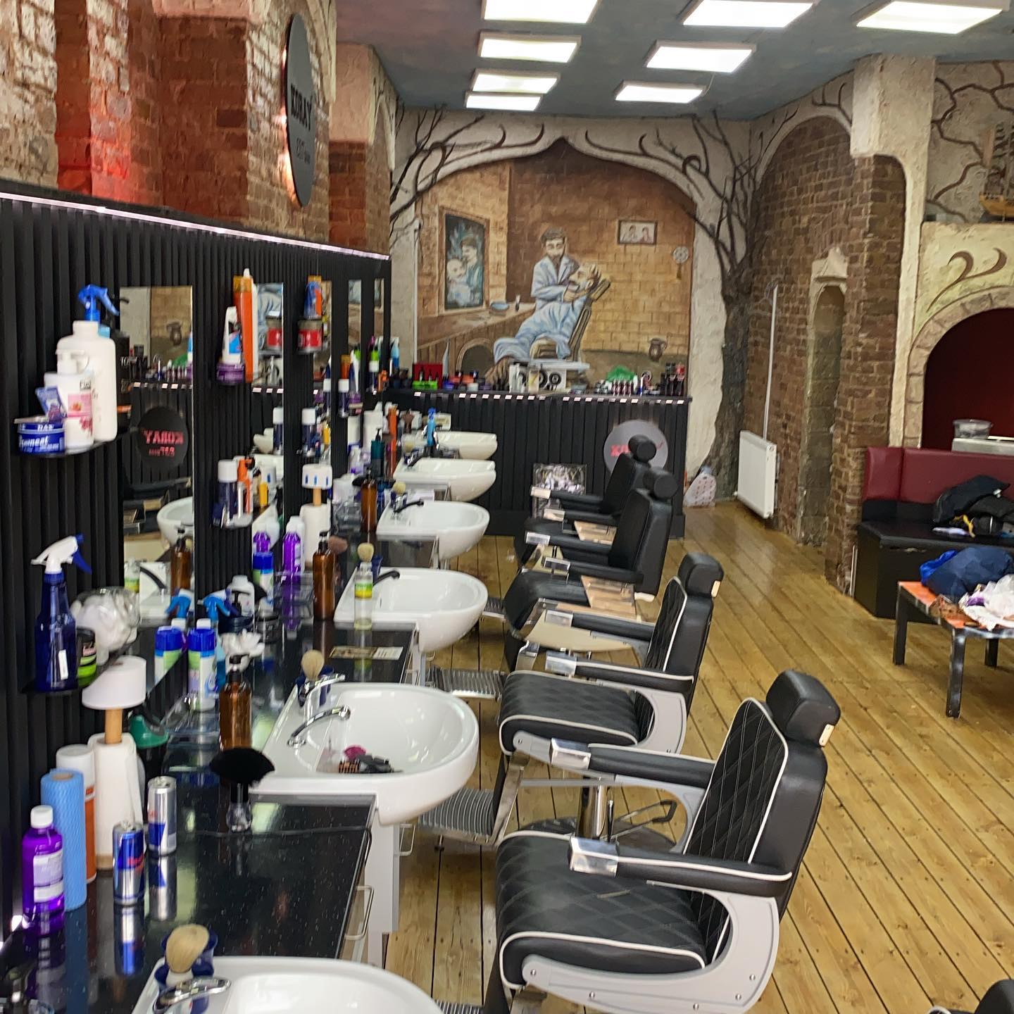 Koray Barbers interior